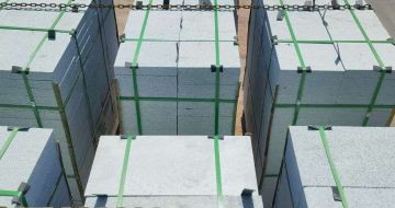 揭阳 芝麻白花岗岩5公分地铺石 花岗岩厂家工厂装车日常