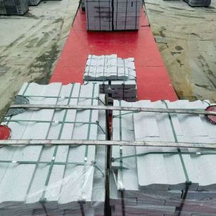 揭阳 芝麻白仿形加直形路沿石出货日常