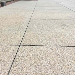 揭阳 黄金麻花岗岩石板材荔枝面地面铺装效果
