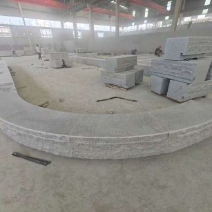 揭阳 芝麻白异形坐凳，自然面光面弧形加工