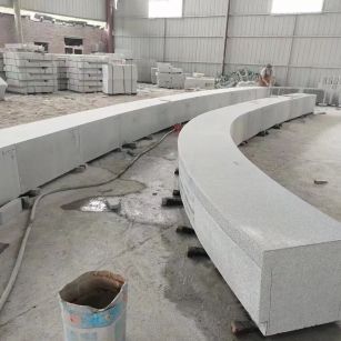 揭阳芝麻白花岗岩石板材 园林光面弧形坐凳