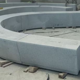 揭阳 芝麻白花岗岩光面弧形坐凳