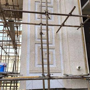 揭阳 黄金麻花岗岩别墅外墙干挂回纹造型效果