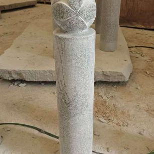 揭阳 芝麻白花岗岩石材挡车石柱、停车柱、圆柱挡车柱、方柱挡车柱等