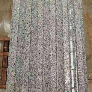 揭阳 芝麻白花岗岩荔枝面雕刻盲道，盲条