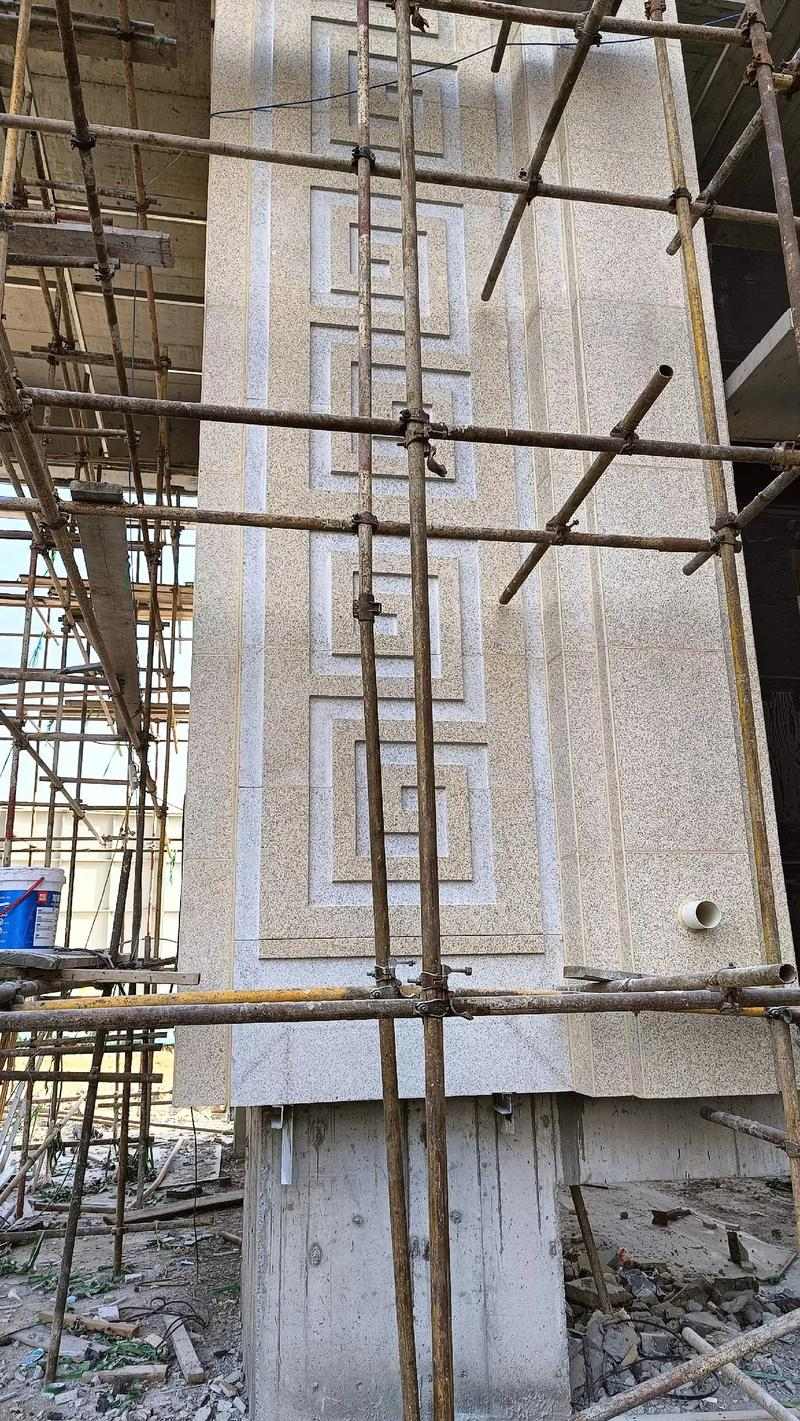 揭阳 黄金麻花岗岩别墅外墙干挂回纹造型效果