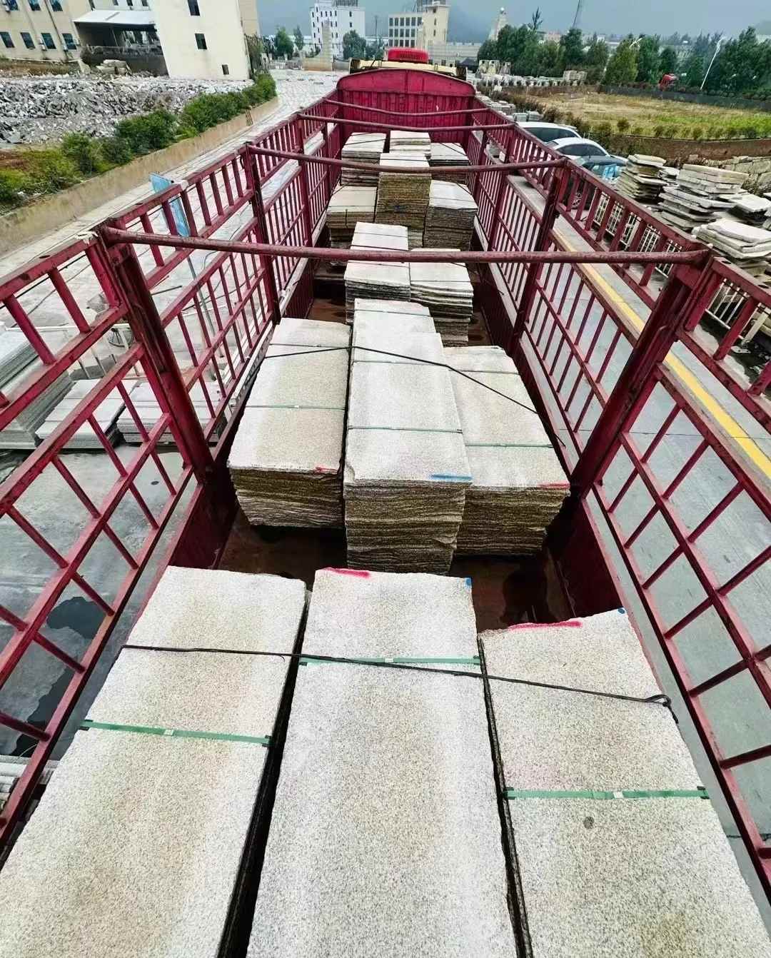 揭阳 黄金麻花岗岩荔枝面，光面毛板装车完成