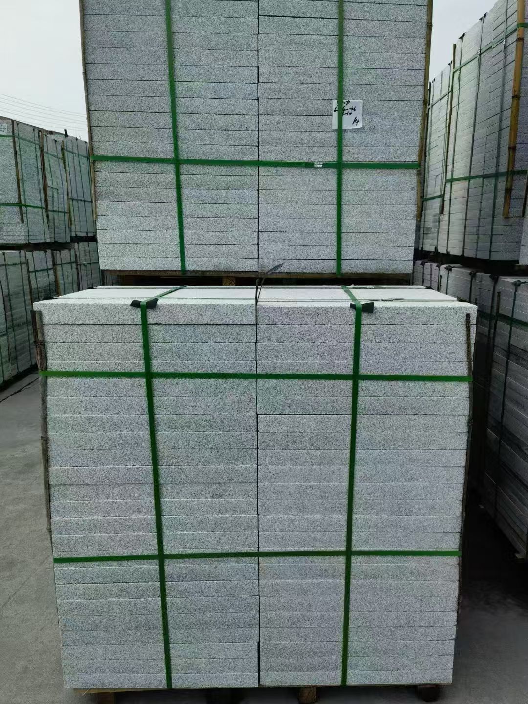 揭阳 芝麻白火烧，园林广场市政工程地铺石，1.8~5.0厚均有现货