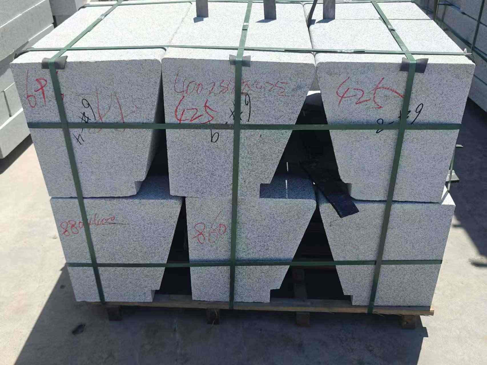 揭阳 芝麻白异形坐凳，石凳