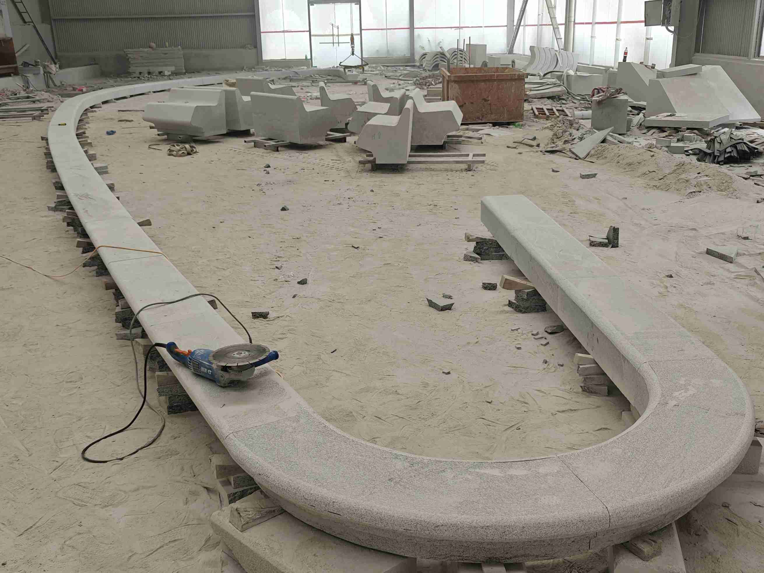 揭阳 芝麻白花岗岩弧形花坛石，坐凳石