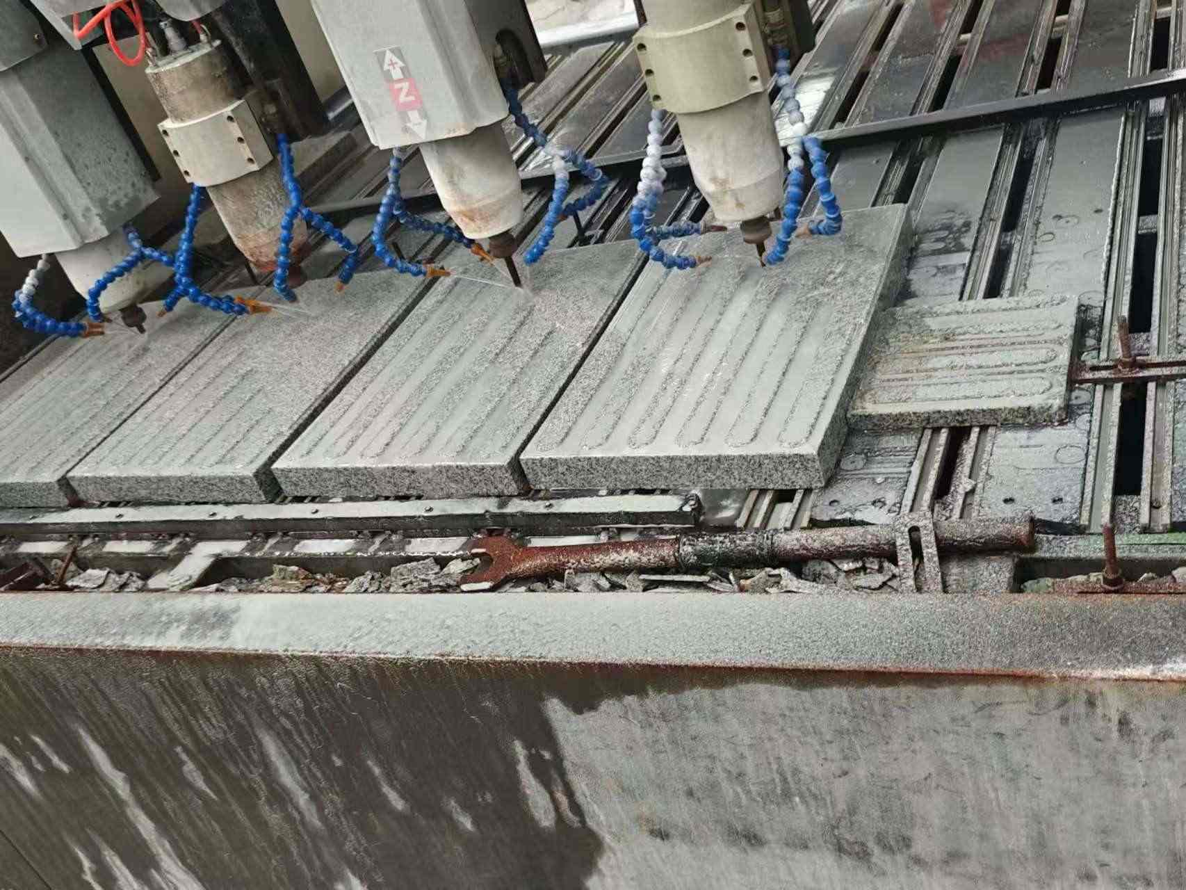 揭阳 芝麻白花岗岩荔枝面盲道雕刻