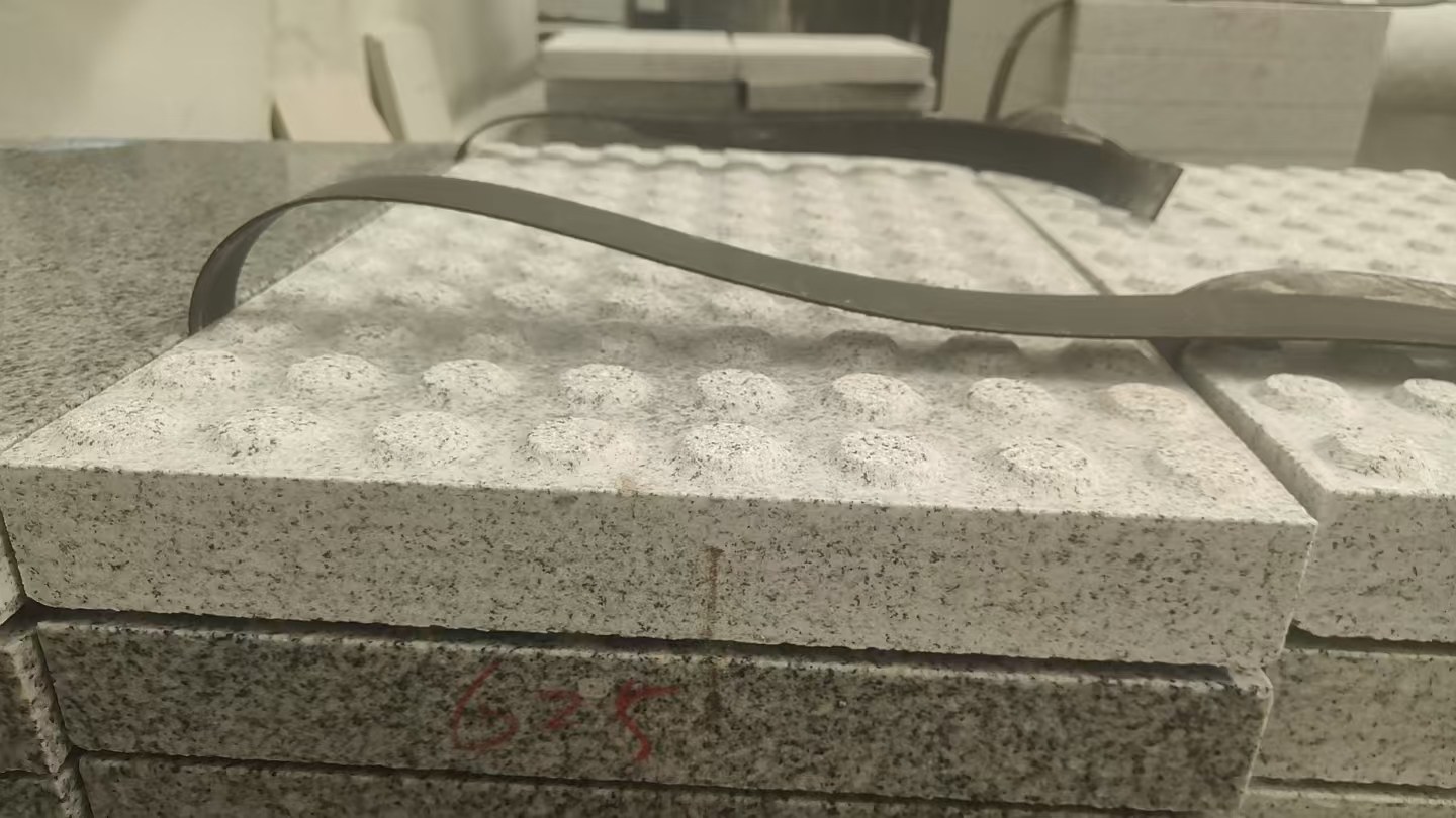 揭阳 芝麻白花岗岩6.0公分荔枝面五轴加工雕刻盲点