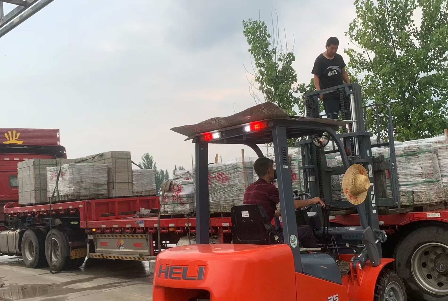 揭阳 黄金麻冰裂纹，地铺石装车