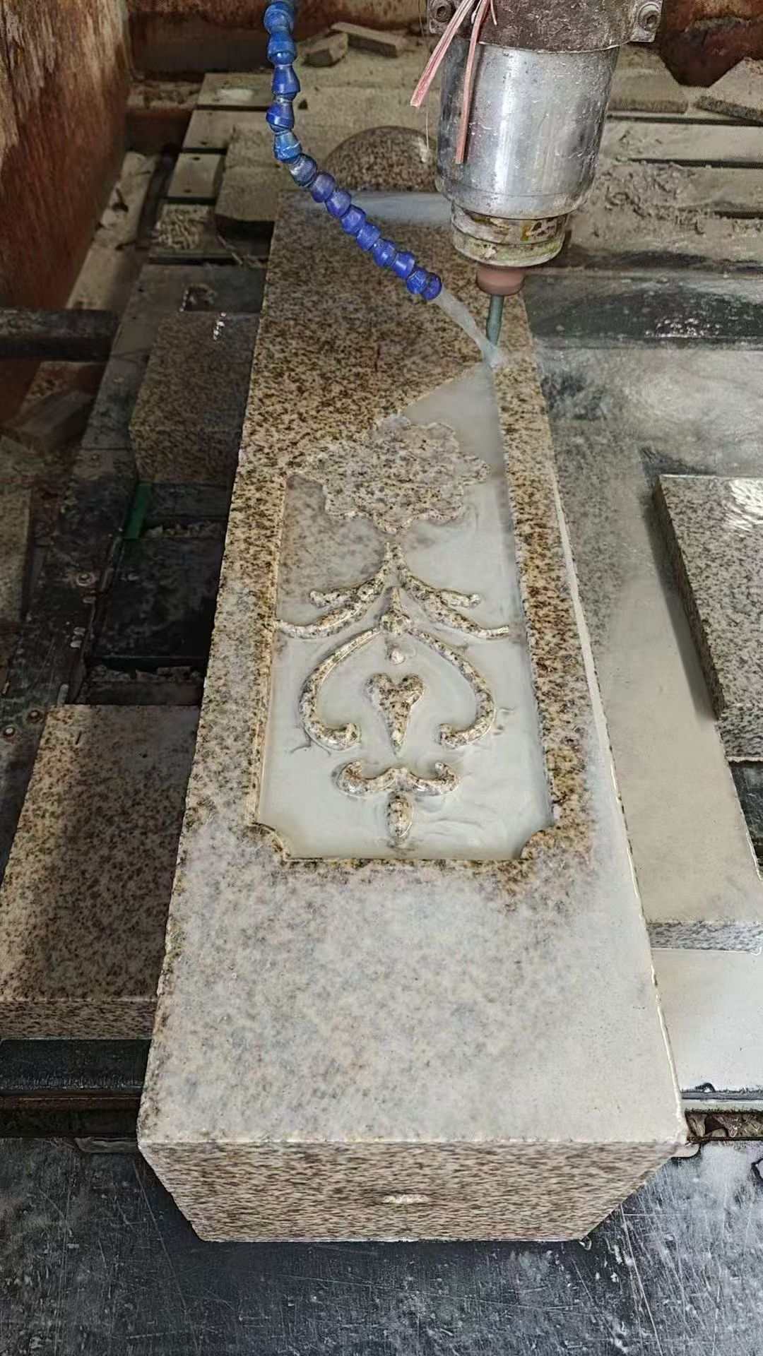 揭阳 黄金麻花岗岩异形加工雕刻栏杆大柱