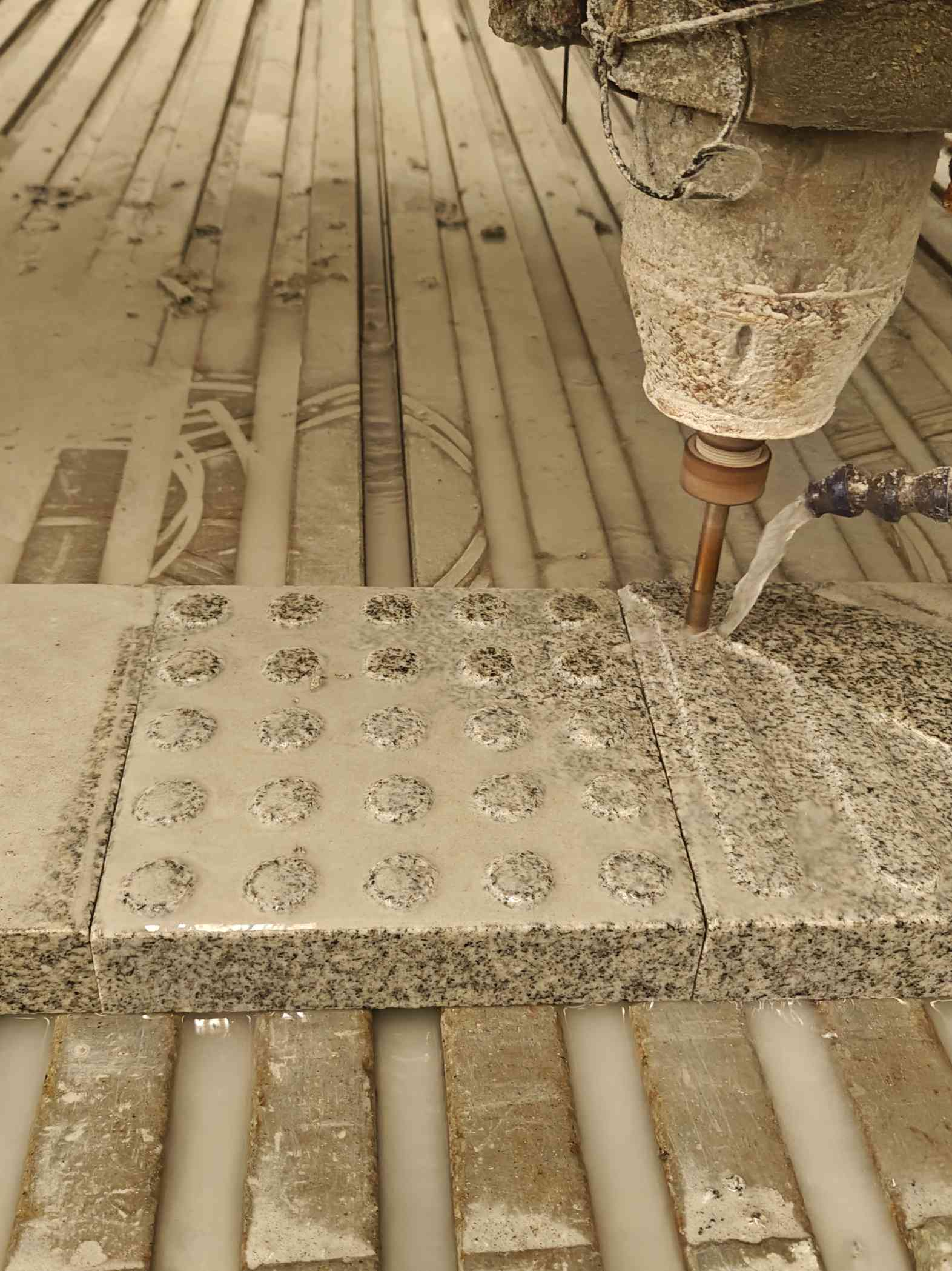 揭阳 芝麻白花岗岩石材盲人石、盲道石、盲点石