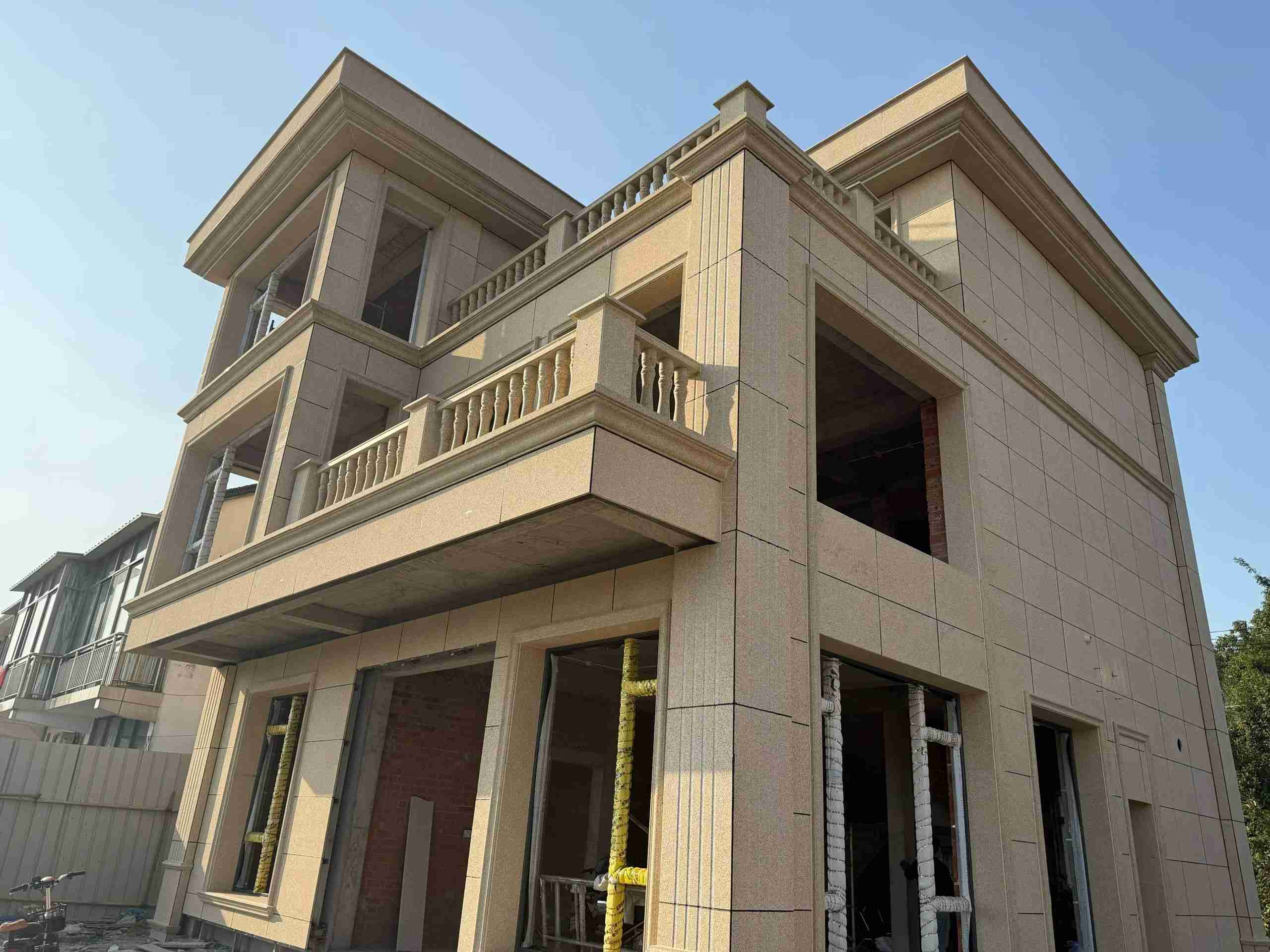 揭阳 黄金麻花岗岩石材荔枝面外墙干挂效果展示