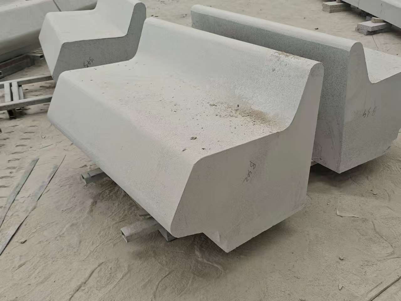 揭阳 芝麻白花岗岩异形坐凳，石凳