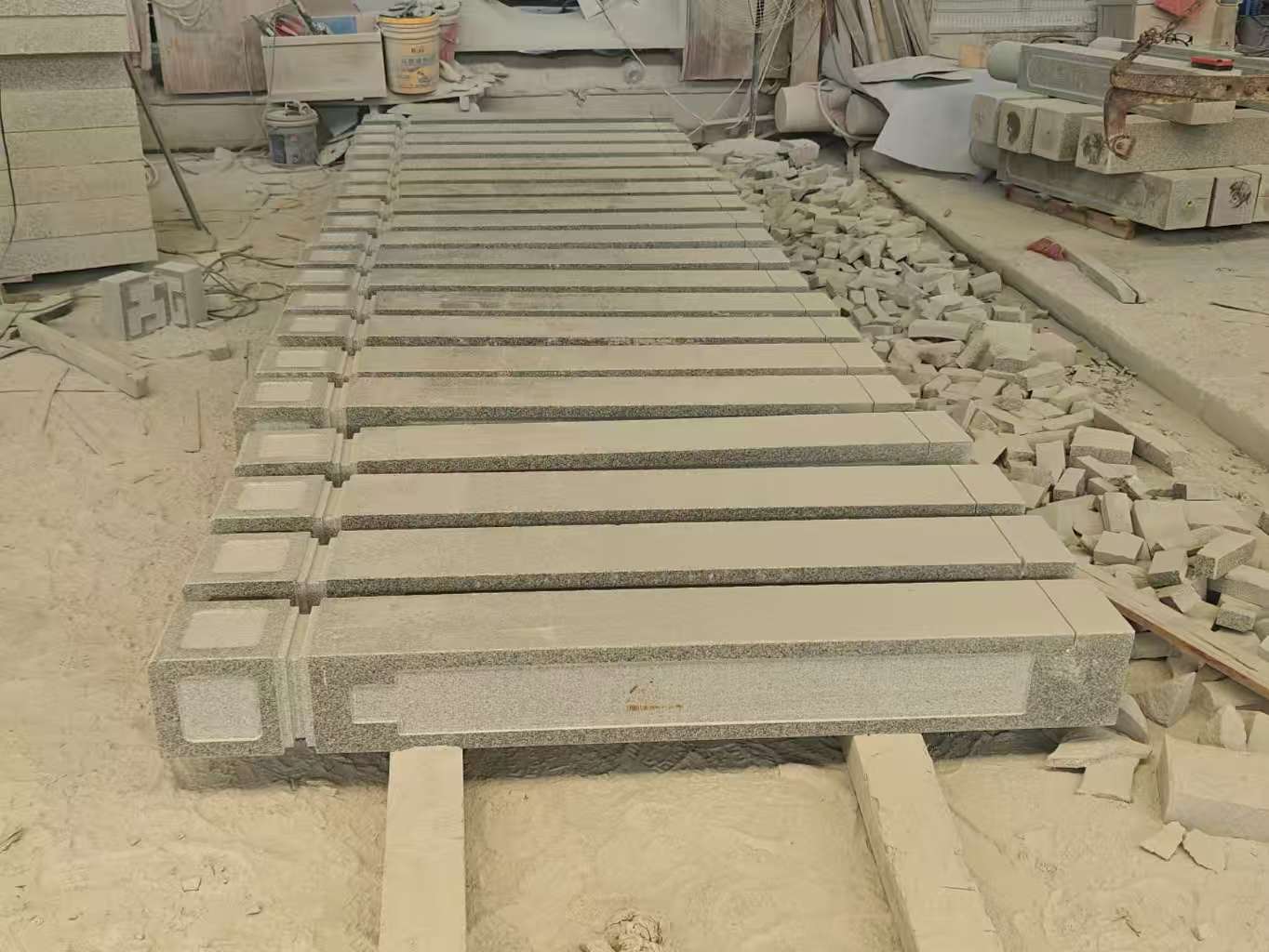 揭阳 芝麻白异形加工雕刻-栏杆大柱，方柱