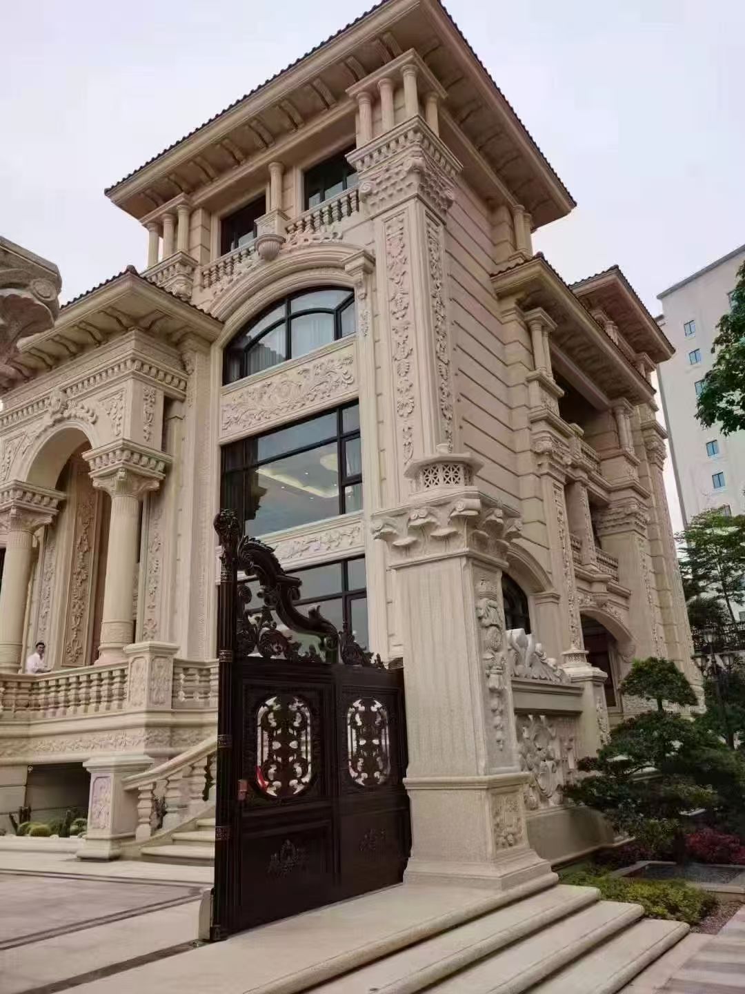 揭阳 黄金麻花岗岩别墅外墙干挂效果展示