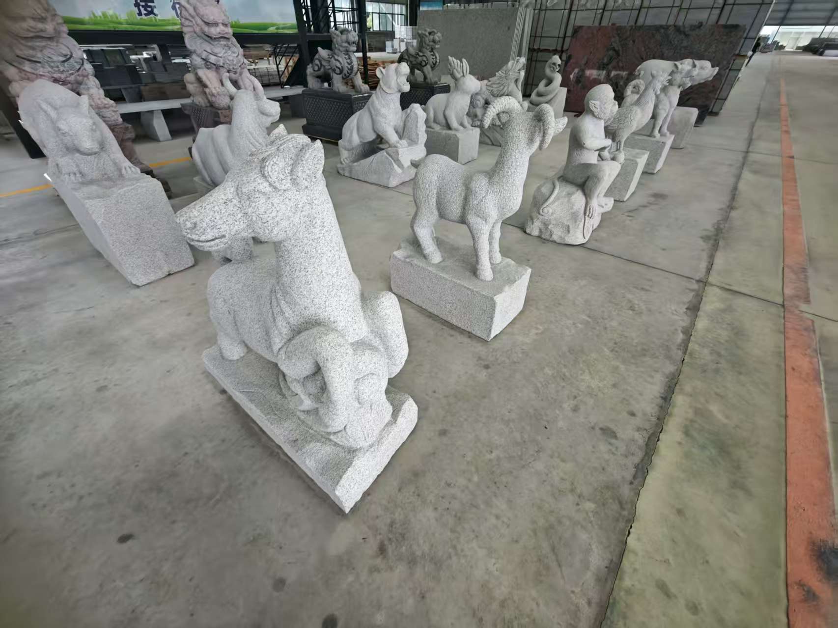 揭阳 芝麻白花岗岩造型立体雕刻——十二生肖