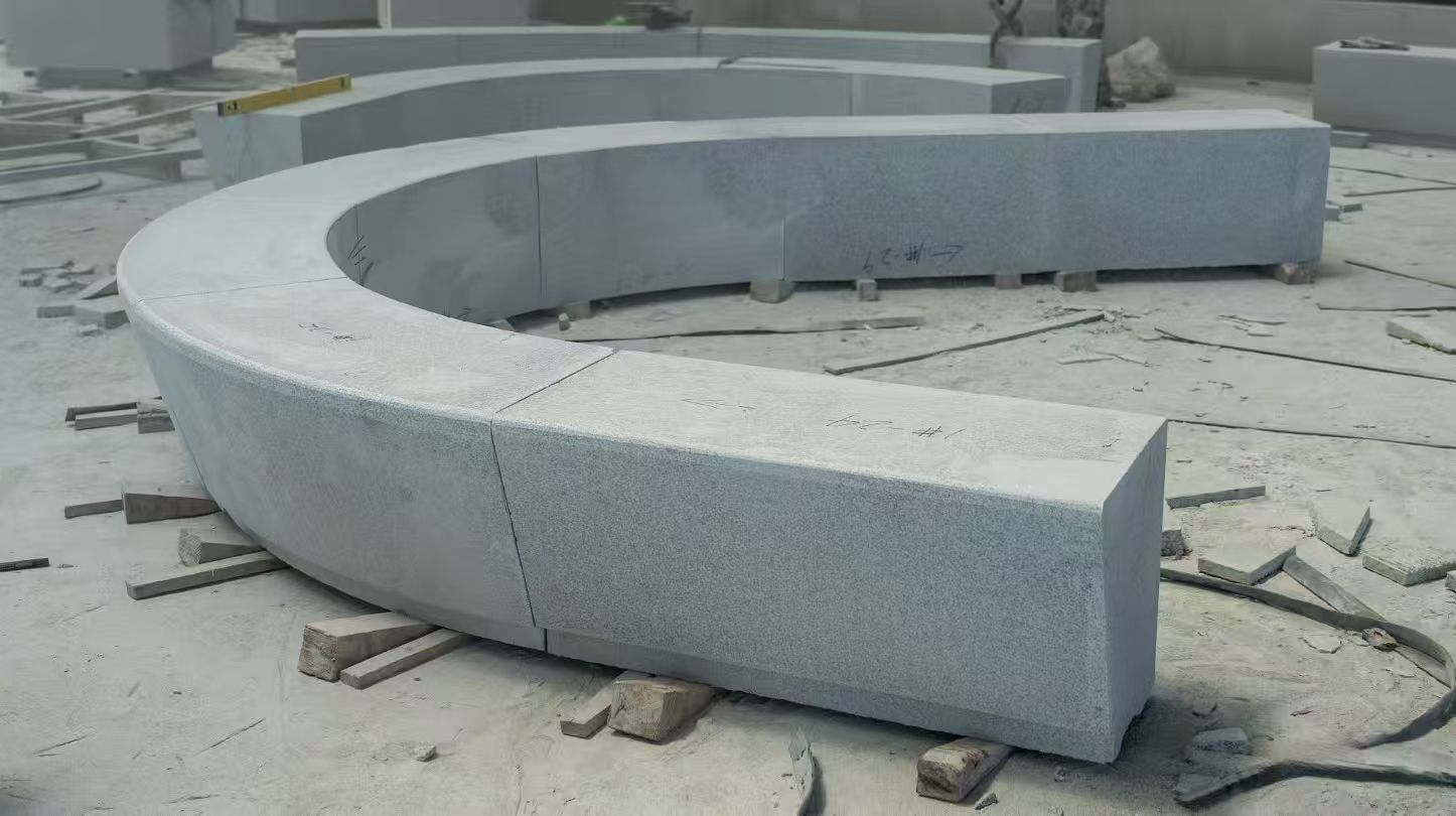 揭阳 芝麻白花岗岩光面弧形坐凳