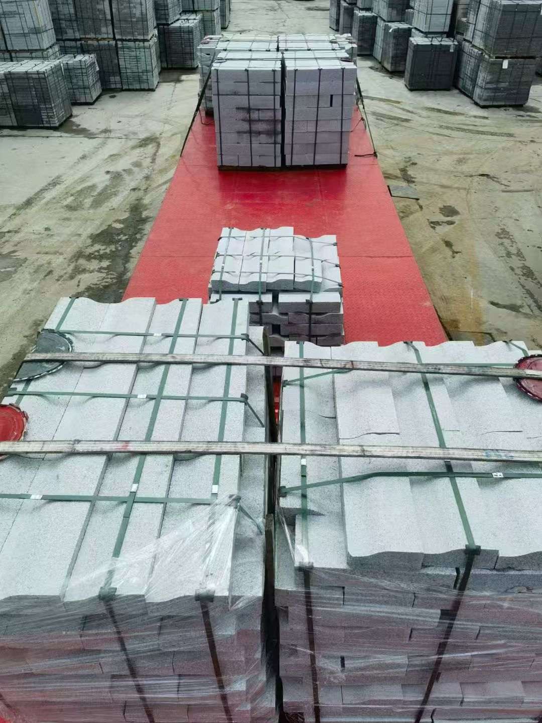 揭阳 芝麻白仿形加直形路沿石出货日常