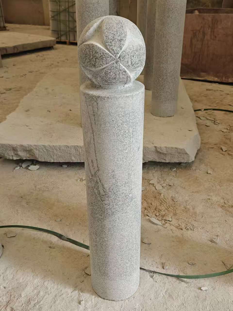 揭阳 芝麻白花岗岩石材挡车石柱、停车柱、圆柱挡车柱、方柱挡车柱等