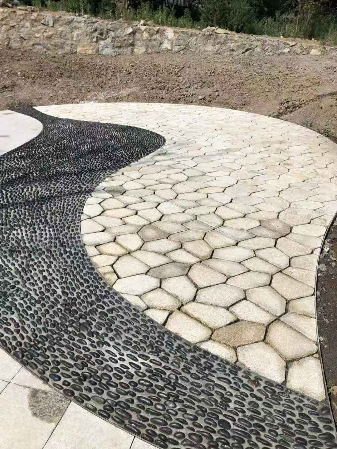 揭阳 黄金麻冰裂纹地铺石工地铺装案例