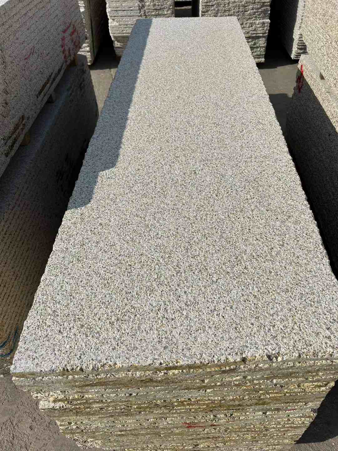 揭阳 黄金麻花岗岩荔枝面毛板，半成品