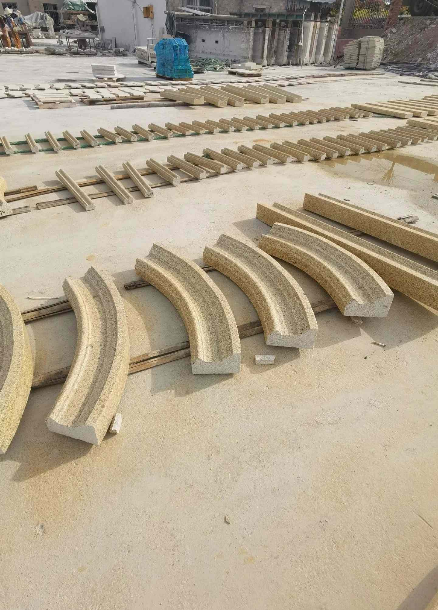 揭阳 黄金麻花岗岩别墅线条