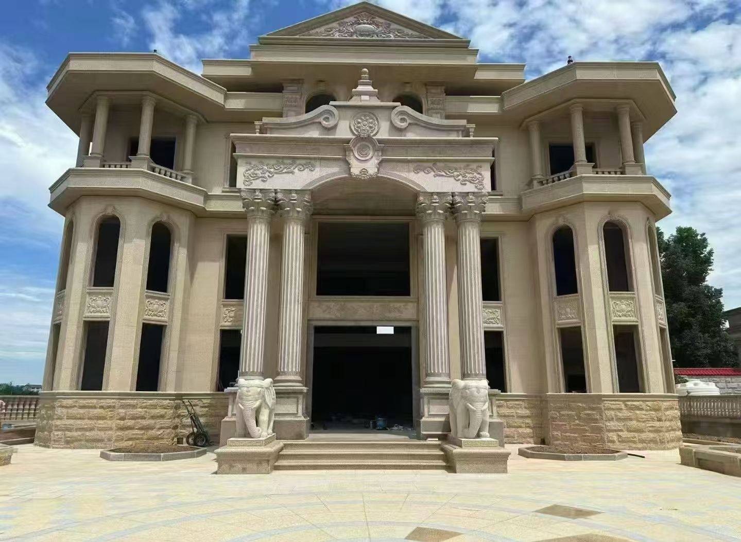 揭阳 黄金麻别墅外墙干挂，大柱，大象，蘑菇石，雕花板