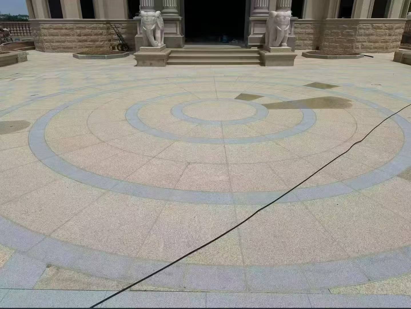 揭阳 黄金麻芝麻灰花岗岩石材地铺拼接效果